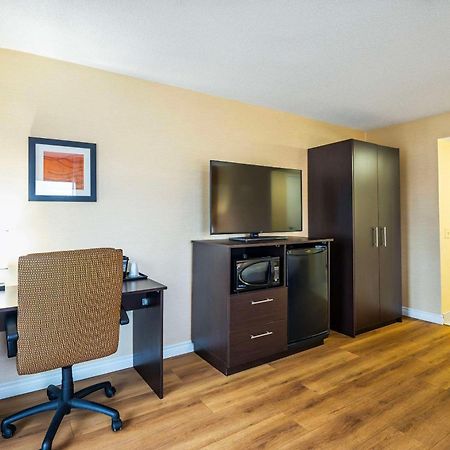 Quality Inn Barrie Esterno foto